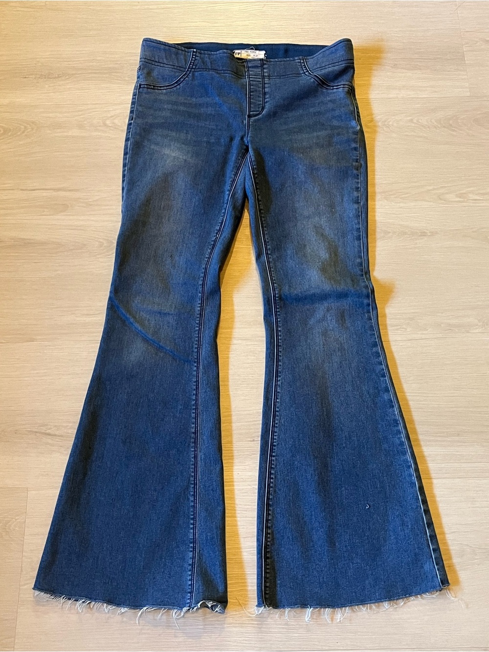 Free People Penny Pull On Stretch Flare Raw Hem Medium Blue Wash Jeans Size 27